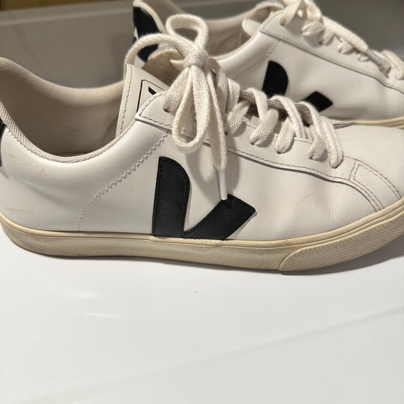 Veja Women's Esplar Leather Sneakers - Picture 2 of 9
